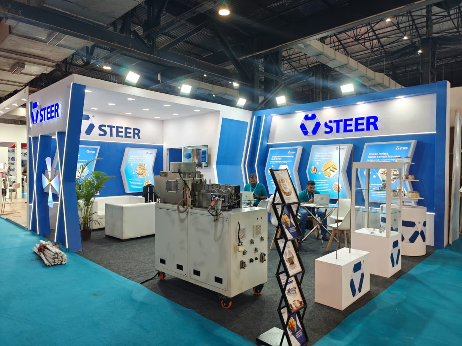 custom exhibition booth Dubai